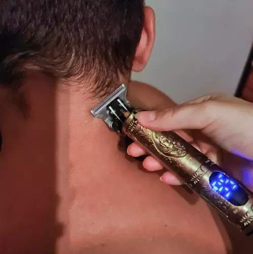 Sada na strihanie vlasov a brady – 3 vymeniteľné nástavce, čistiaca kefka (WNDR19590) - Image 4